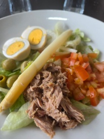Ensalada con bonito y esparrago
